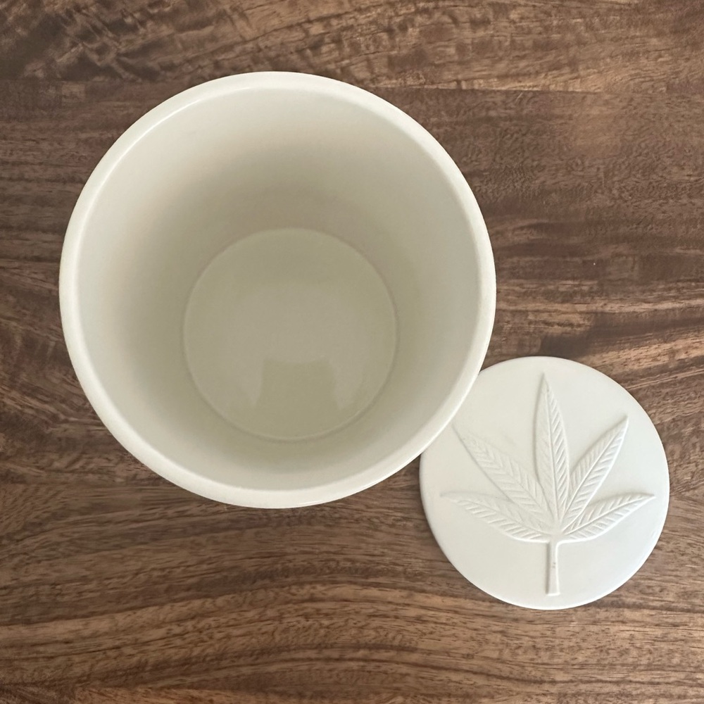 Jonathan Adler Hashish lidded ceramic canister - Picture 2 of 4